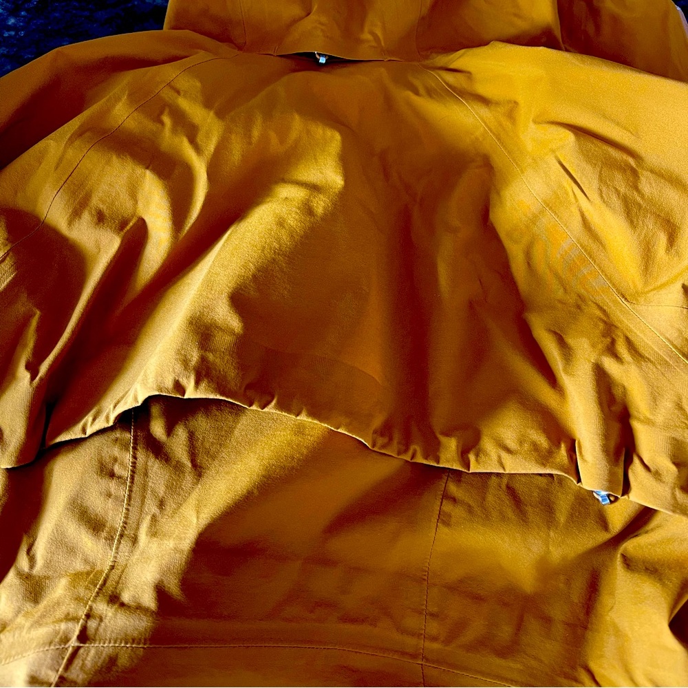 Lululemon rain coat only worn one or two times